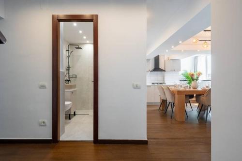 Superb Views 3BR Duplex - 4 Balconies + Parking, Bucarest (foto 4)