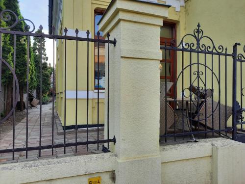 balkon/taras, Glória apartman (Gloria apartman) in Gyula