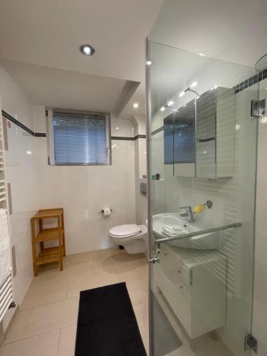 4 bedrooms, 2 bathrooms, kitchen, terrace - 10 min to fairground, Düsseldorf (foto 5)