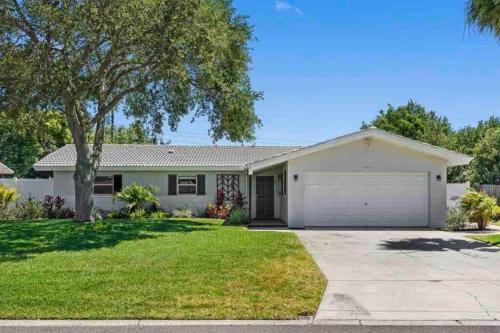 Newly Renovated Home close to the Beach in Seminole, USA