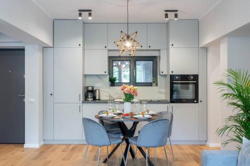 Sunny 2BR Flat - Top Location - 3 Balconies