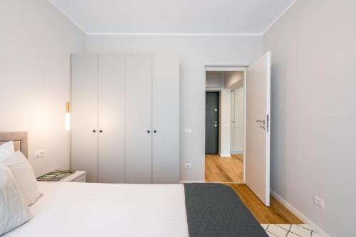 Sunny 2BR Flat - Top Location - 3 Balconies