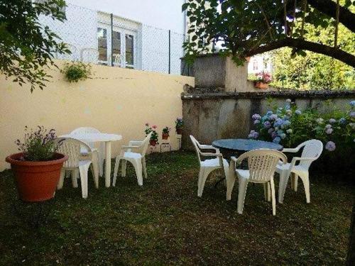 . Appartement d'une chambre avec vue sur la ville jardin clos et wifi a La Bourboule