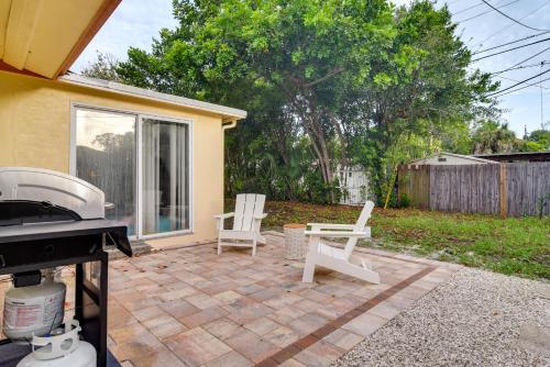 Sunny Seminole Retreat with Patio, Near Beaches!