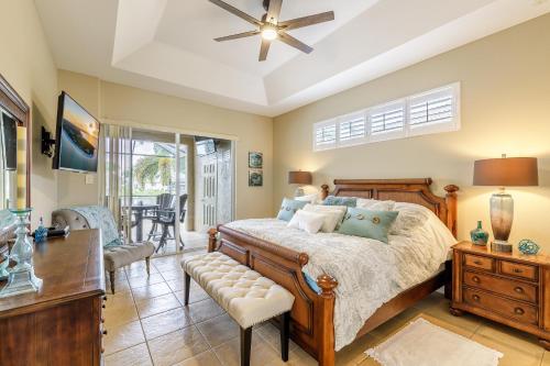 Villa Neptune's Grotto- BRAND NEW with heated Pool Hot Tub and dock with Tiki - image 10