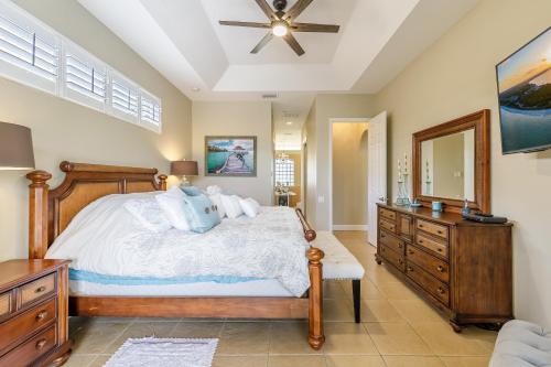 Villa Neptune's Grotto- BRAND NEW with heated Pool Hot Tub and dock with Tiki - image 2