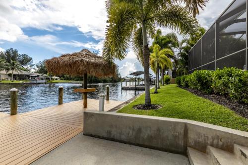 Villa Neptune's Grotto- BRAND NEW with heated Pool Hot Tub and dock with Tiki - image 7