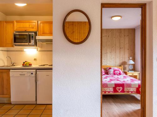 Appartement La Clusaz, 2 pièces, 4 personnes - FR-1-437-31 (Proche village, aux pistes et espace aquatique, 2 pieces + coin nuit, garage, animaux admis - FR-1-4) in ลา คูซา