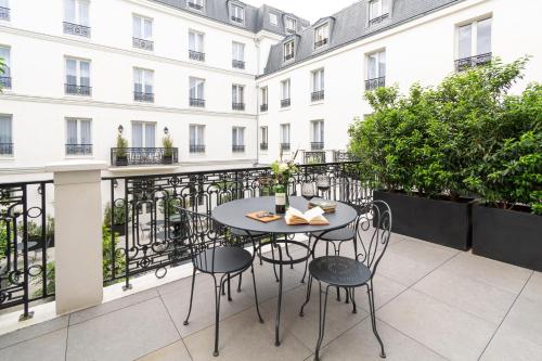 ทัศนียภาพภายนอกโรงแรม, Hôtel & SPA Napoléon (Hotel & SPA Napoleon) in ฟองเตนโบล