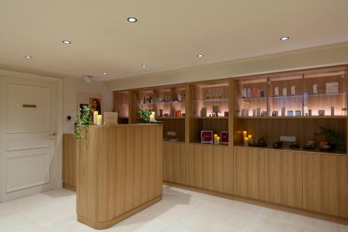 สปา, Hôtel & SPA Napoléon (Hotel & SPA Napoleon) in ฟองเตนโบล