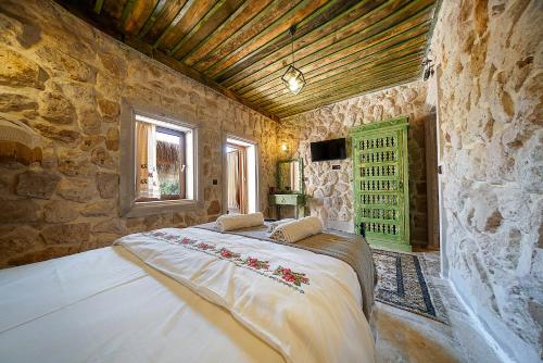 Aysel Inn House