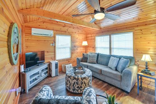 Our Lakeside Retreat with Deck on Lake Herrington! in Bushtown, USA