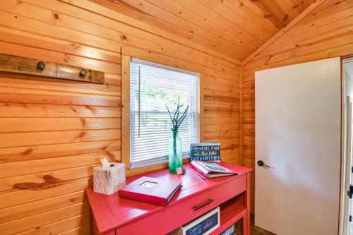 Our Lakeside Retreat with Deck on Lake Herrington! in Bushtown, USA