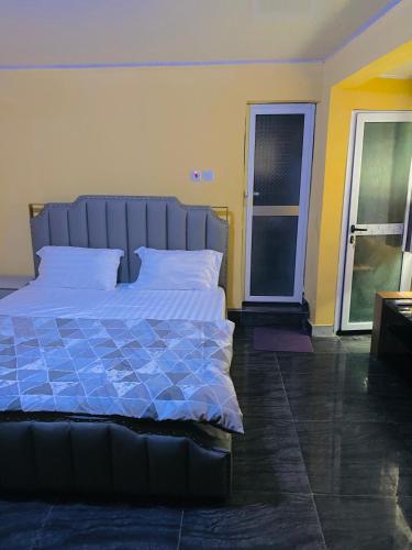 Jennabwa Lodge and Restaurant in Freetown