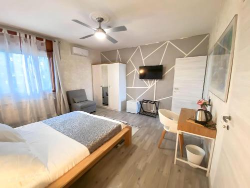1 queen bed, 1 sofa bed