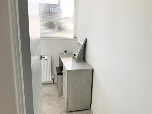 De Montfort House is a lovely 2 bedroom house in the Streatham, London (photo 5)