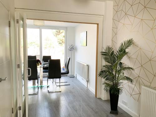De Montfort House is a lovely 2 bedroom house in the Streatham, London