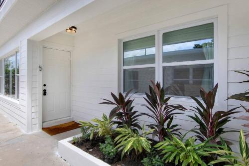 New 2BR Bungalow Apartment #5 in West Palm Beach, USA