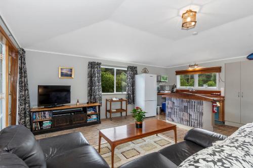 39 North - Tutukaka Holiday Home photo 1