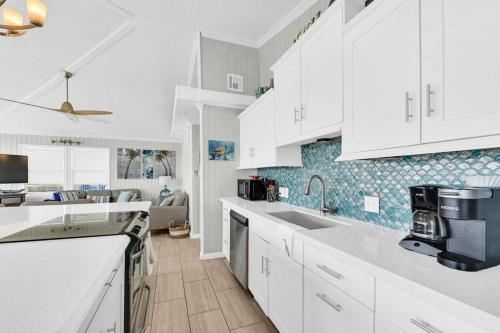 Kennedy - Beachfront Beauty Panoramic Views Galveston! thumb 3