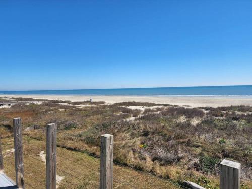 Kennedy - Beachfront Beauty Panoramic Views Galveston! thumb 4