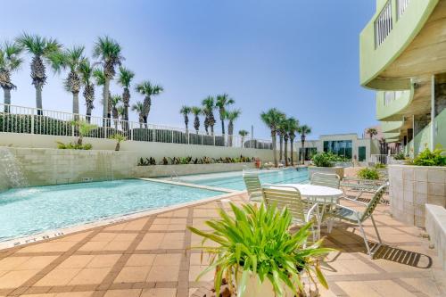 Oceanfront Galveston Condo in Amazing Location! in Galveston, USA