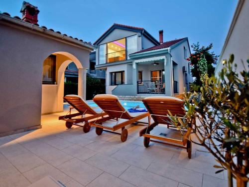 Superior Villa Antea with jacuzzi & pool Zadar