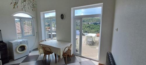 皮洛斯曼尼60號旅館 (Guest House Pirosmani 60) in 西格納吉