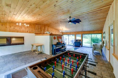 Catskills Mountain Cabin in Bloomville! in Stamford, USA