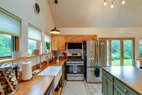 Catskills Mountain Cabin in Bloomville! in Stamford, USA