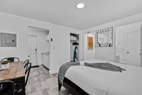 Lovely 2 bedroom Studios-Suite Walking Distance To Ocean detail