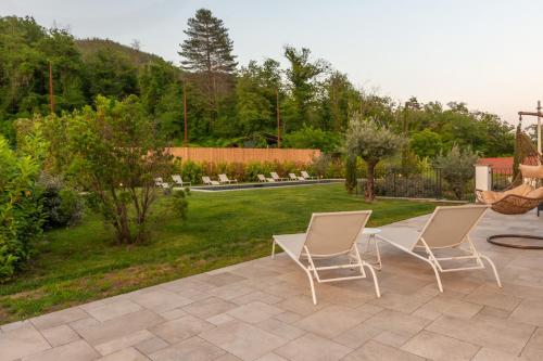 Dārzs, Villa Antonietta Toscana Lunigiana piscina privata in Tresana