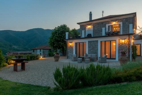 Villa Antonietta Toscana Lunigiana piscina privata in Tresana