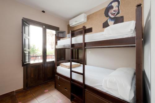 Bed in 6-Bed Female Dormitory Room image 1