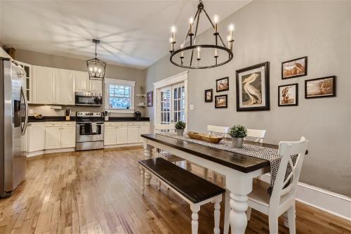 Urban Oasis Historic 3BR Haven near DT & Riverwalk in Tampa, USA