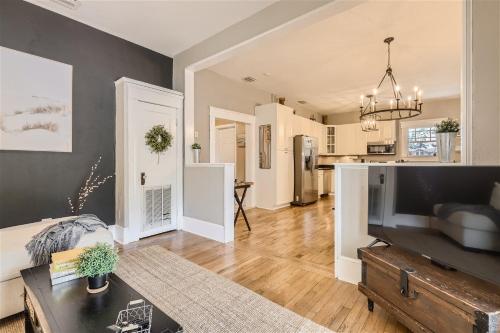 Urban Oasis Historic 3BR Haven near DT & Riverwalk in Tampa, USA