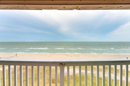 Beachfront Corpus Christi Condo with Pool Access!