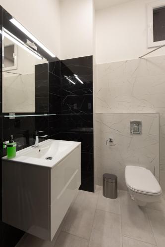 Glam Castle Apartments - image 12