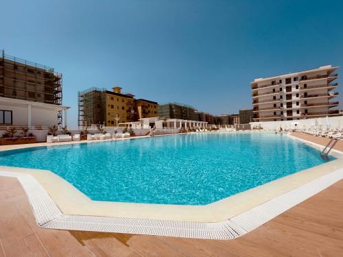 Athena Sea front Apartment, Parking & Pool