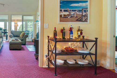 Bayfront Plymouth Gem with Sunroom, Steps to Shore! in Plymouth, USA