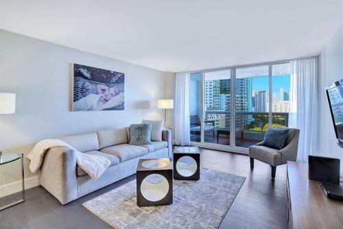 Miami Vibes! Biscayne Bay Water and Park Views!