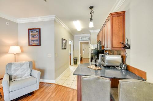 Auburn Retreat with Balcony - Walk to Campus! in Auburn, USA