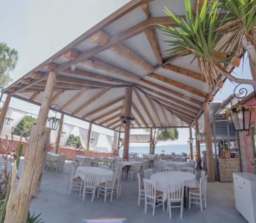 Restorāns, Epavlis Beach Resort in Aghios Emilianos
