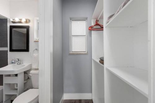 Lovely Studio Walking Distance To Ocean - Suite 7 in Hollywood, USA