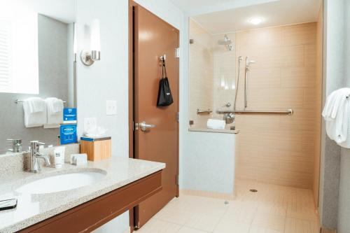 Queen Room with Roll-In Shower - Mobility and Hearing Access