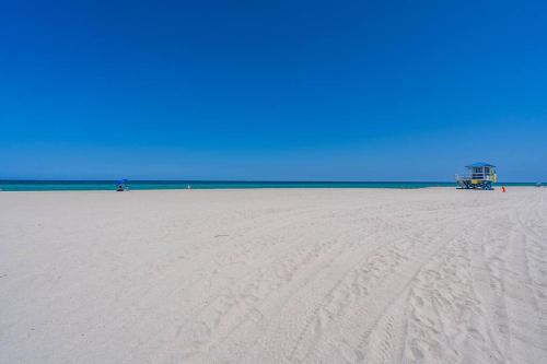 Lovely Studio Walking Distance To Ocean - Suite 8 in Hollywood, USA