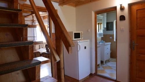 Cesta z mesta na Huty in Huti