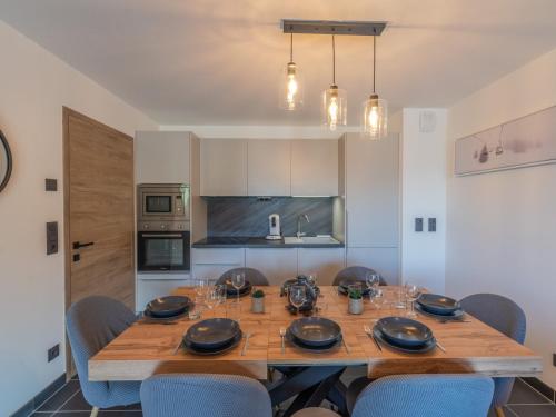 Appartement spacieux proche des pistes avec garage et wifi à Courchevel 1650 - FR-1-563-112 (Appartement spacieux proche des pistes avec garage et wifi a Courchevel 1650 - FR-1-563-112) in Courchevel