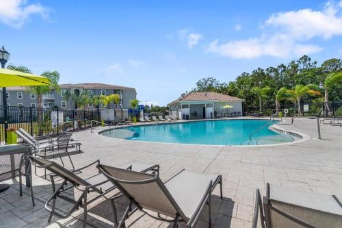 Luxurious 2/2 Condo With Pool, Gym And Laundry - Melbourne, FL