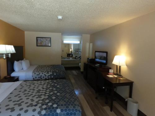 Econo Lodge Inn & Suites Downtown Northeast